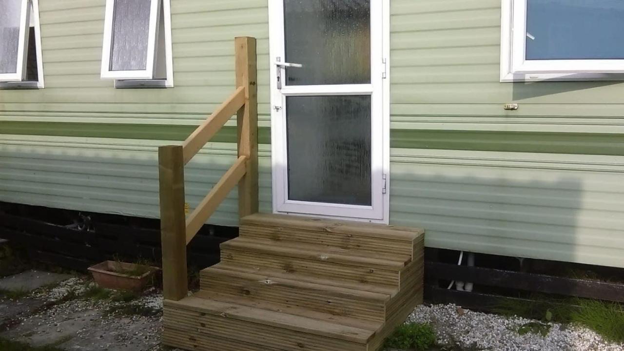 Delightful 3 Bedroom Holiday Home With Balcony Overlooking Fields And A Stream Гісберн Екстер'єр фото
